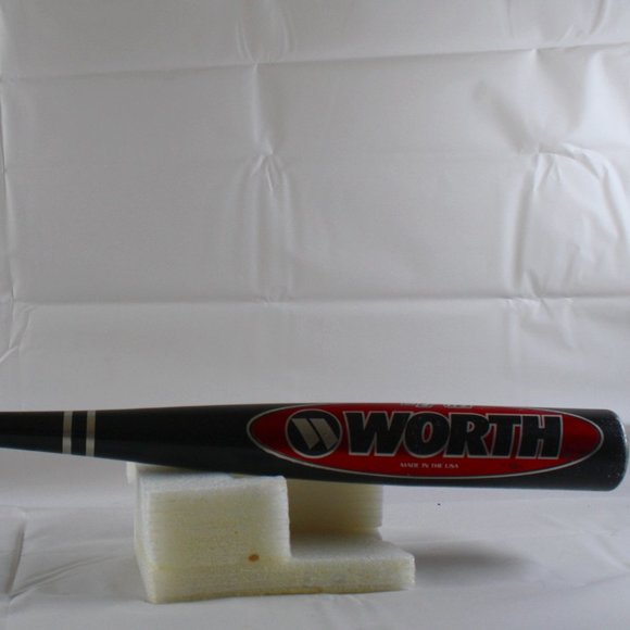 Worth Copperhead Model LLBA, Black & Red 29 in long, 2 1/4 dia, 21 oz, -7oz - Picture 1 of 8